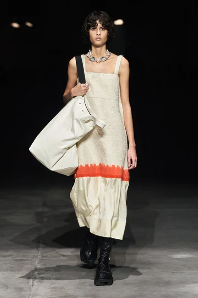 Look 17